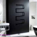 Рушникосушка електрична змійка в інтер'єрі ванної кімнати