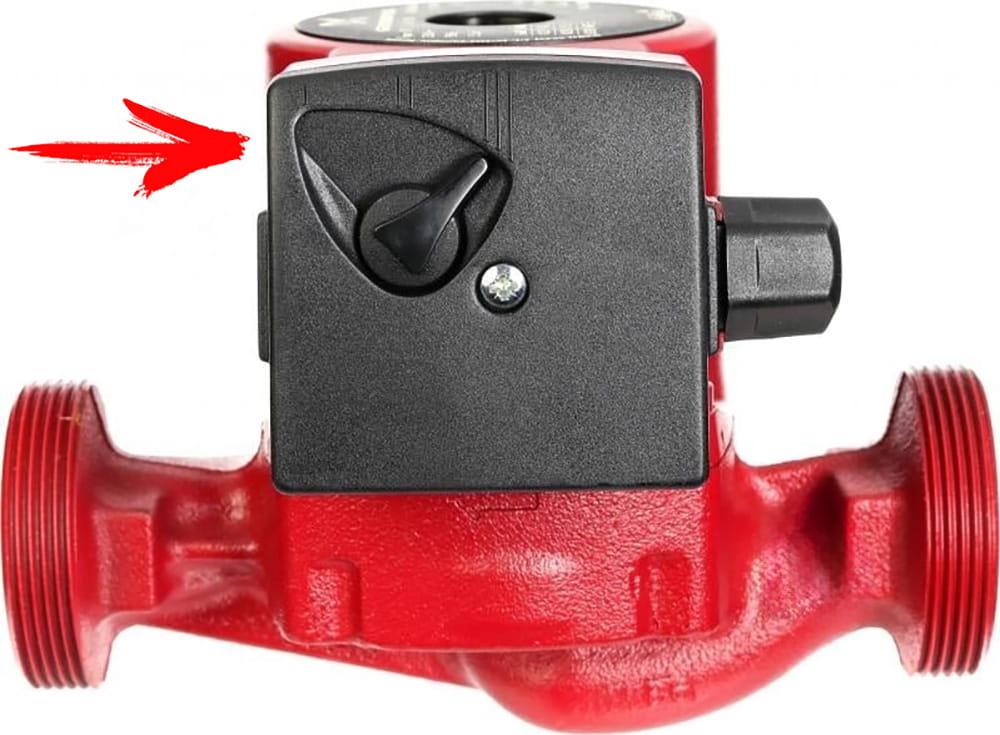 Перемикач швидкостей (I, II, III) на корпусі циркуляційного насоса опалення.